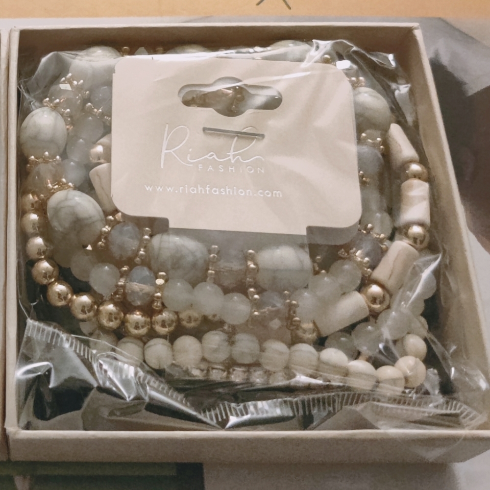 NWT White Stackable Stretchy Wrap Bracelet Bangles